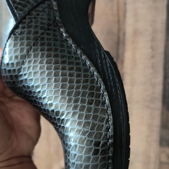 Dansko Snake Print Slip On Clogs Black And Silver Sz 38 7.5-8 Women - Picture 5 of 16
